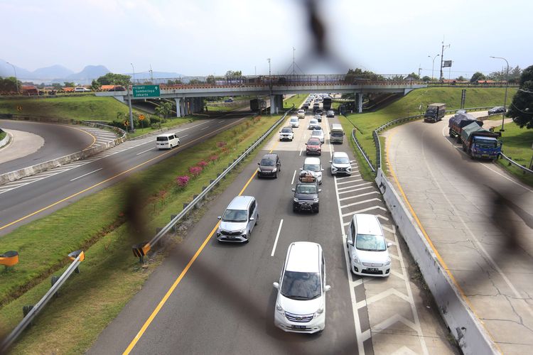 Ilustrasi ganjil genap di Tol Trans Jawa. Rute dan jadwal penerapan ganjil genap saat arus mudik Lebaran 2023. Rute dan jadwal penerapan ganjil genap saat arus balik Lebaran 2023.