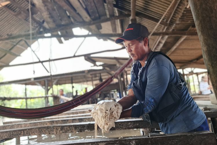 Menjaga Warisan Sagu Daik Lingga, dari Kilang Tradisional hingga ke Pasar Luar Daerah