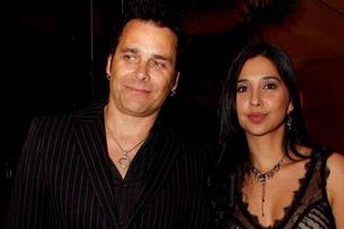 Ayu Azhari dan Mike Tramp