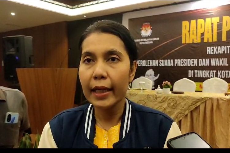 Ketua KPU Medan, Mutia Atiqah saat diwawancarai wartawan di Hotel Le Polonia, Selasa (12/3/2024) malam 
