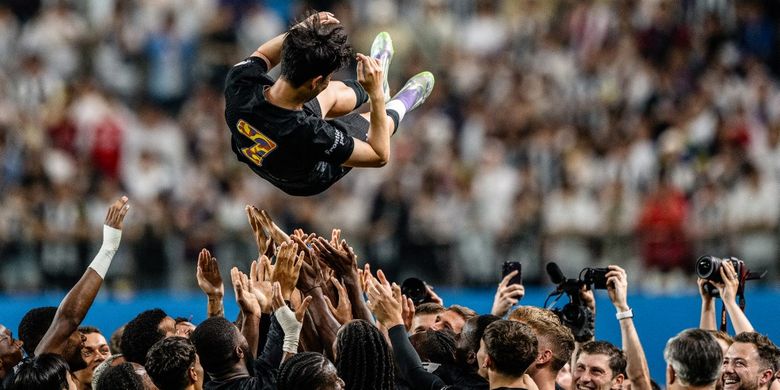 Laga pramusim antara Tottenham Hotspur dan Newcastle United di Seoul World Cup Stadium, Minggu (3/8/2025), menjadi momen emosional bagi kapten Spurs, Son Heung-min, yang berpamitan dari klub yang telah dibelanya selama satu dekade.
