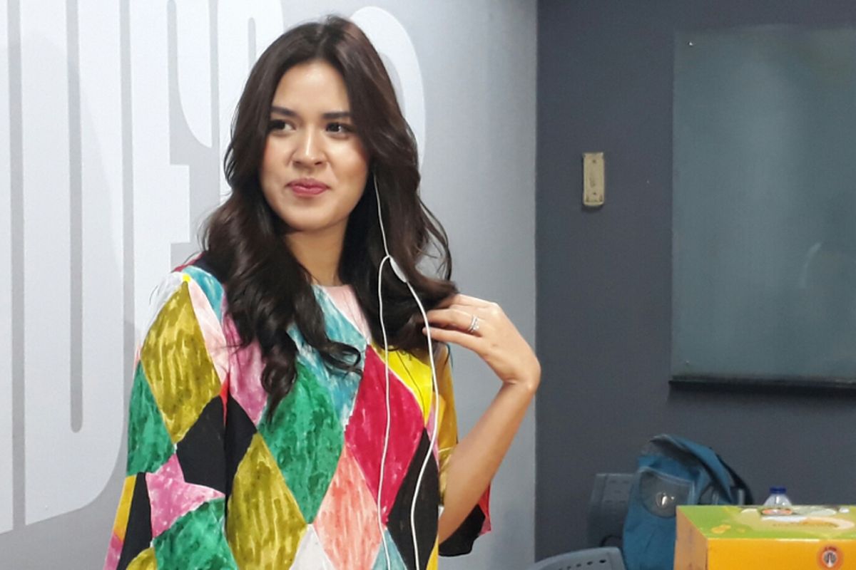 Raisa diabadikan di acara ulang tahun ke-17 Trax FM yang diselenggarakan di Gedung Sarinah, Jakarta Pusat, Jumat (14/7/2017).