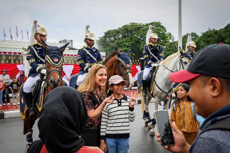 Prosesi pergantian pasukan di Istana Merdeka, Minggu, 15 Februari 2026 pagi.