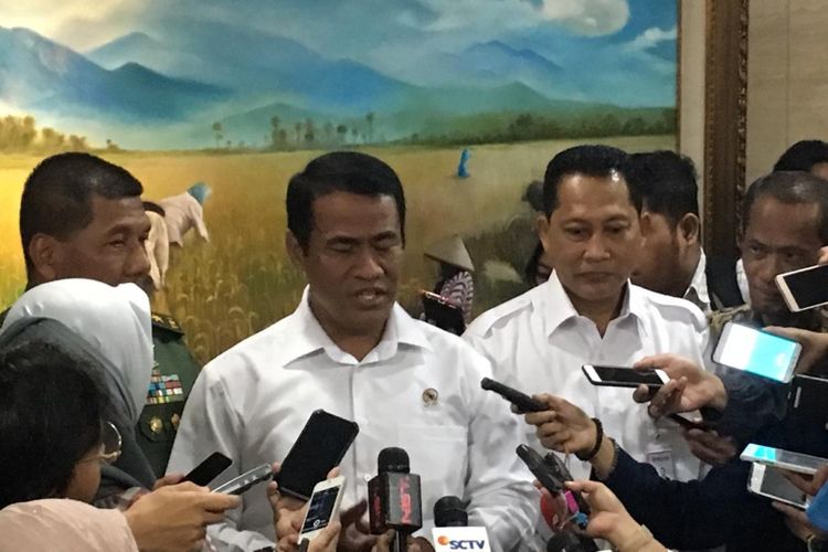 Kementerian Pertanian, TNI AD, dan Perum Bulog menggelar rapat koordinasi untuk mempercepat penyerapan gabah petani di kantor Perum Bulog, Rabu (9/5/2018)