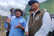 BKO Polda Riau Keruk Lumpur Tebal di Rumah-rumah Terdampak Banjir Agam