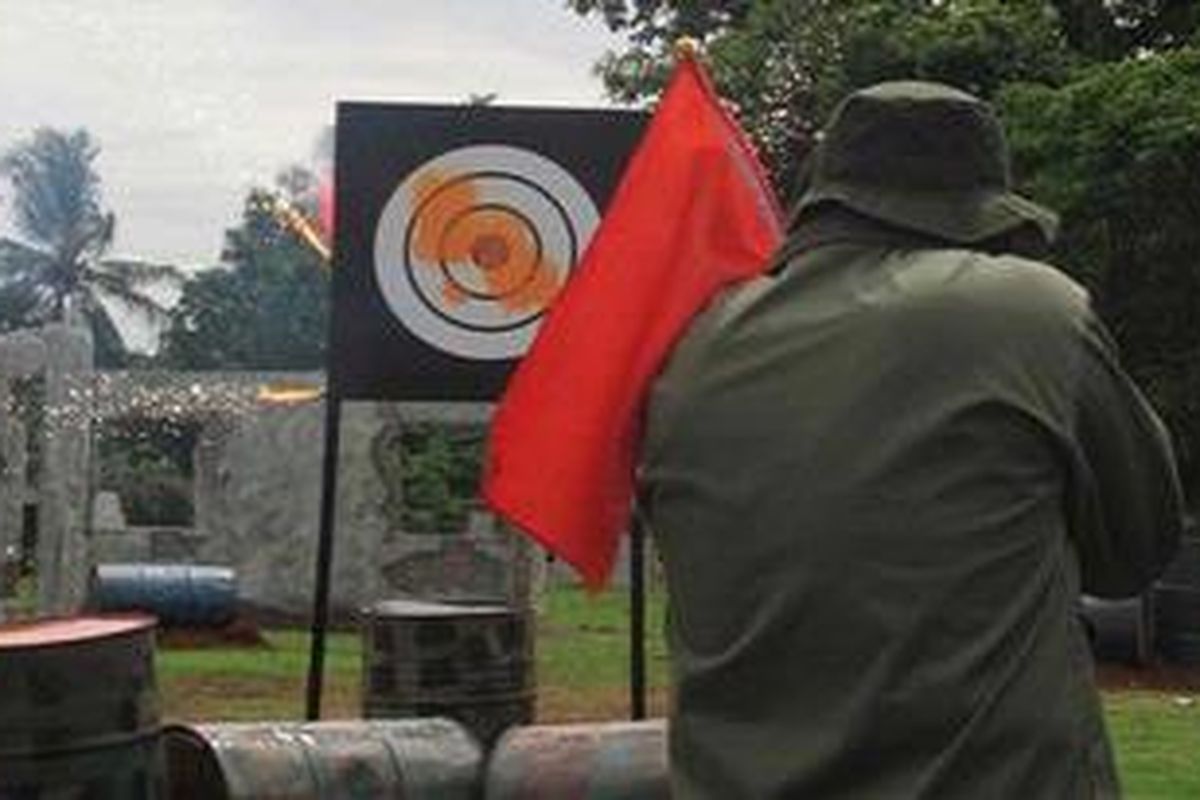 Wahana baru rekreasi keluarga dibuka bernama Green Mission Paintball, di Ancol, Senin (27/12/2010).