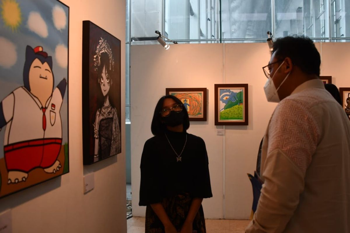 Pameran seni rupa SMA Labschool Jakarta di Museum Nasional, Minggu, 17 Juli 2022.