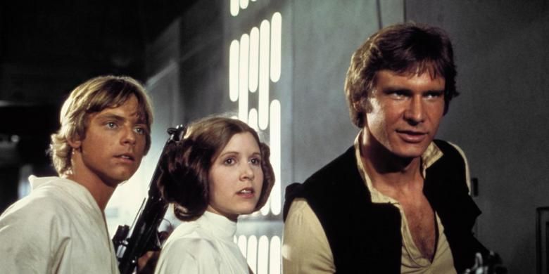 (Kiri ke kanan) Mark Hamill, Carrie Fisher, dan Harrison Ford beraksi dalam Star Wars: Episode IV - A New Hope (1977)