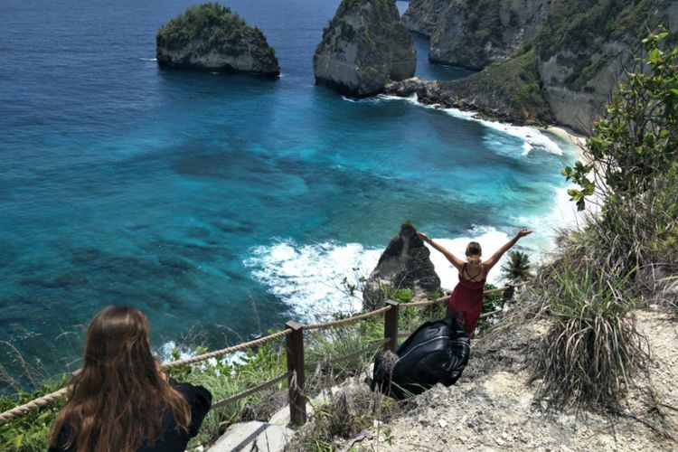 Kelingking Beach is so popular that it can out shadow other magnificent beaches in Nusa Penida, Indonesia.