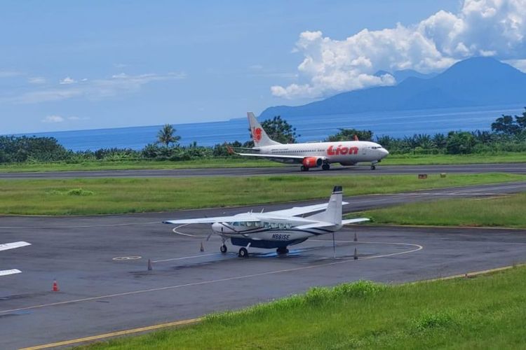 Suasana di Bandara Sultan Baabullah Ternate, salah satu bandara yang menghubungkan Maluku Utara dengan berbagai daerah lainnya di Indonesia