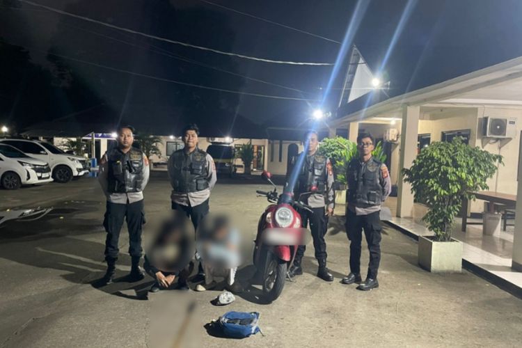 2 Pelajar di Bekasi Ditangkap Polisi saat Bawa Corbek 1 Meter, Diduga Hendak Tawuran
