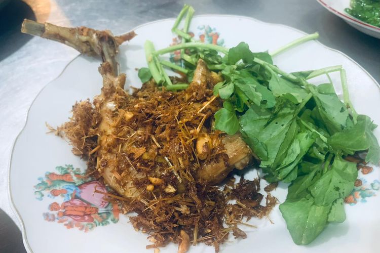 Tempat Makan di Surabaya Ini Sajikan Ayam Goreng Ketumbar dengan Kremesan 3 Tahap