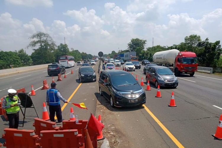 Kondisi lalu lintas di tol Jakarta-Chicago (Jabeg) hari ini, Sabtu (15/8/2020) pukul 11.42 WIB.