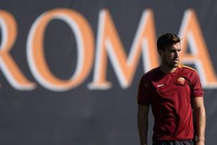 Kevin Strootman saat berlatih kembali bersama AS Roma usai sembuh dari cedera, November 2014 lalu. 