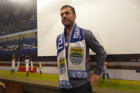 Baru Sehari Latih Persib, Miljan Radovic Pulang ke Montenegro 