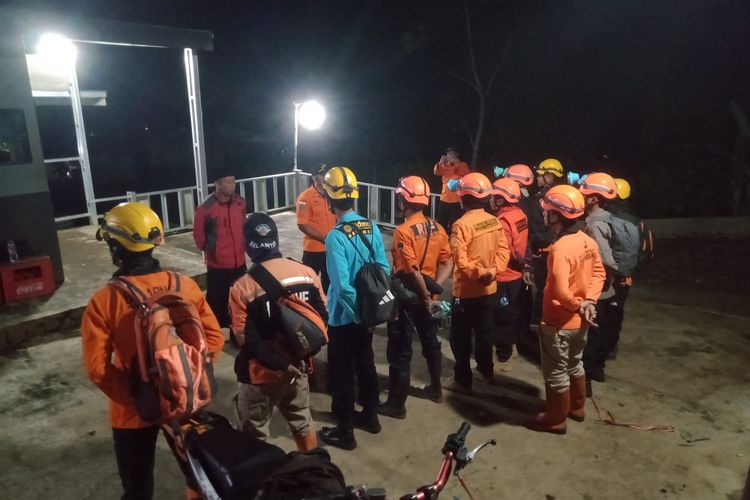 Mahasiswa Alami Hipotermia di Gunung Slamet, Dibuntel Rapat saat Dievakuasi