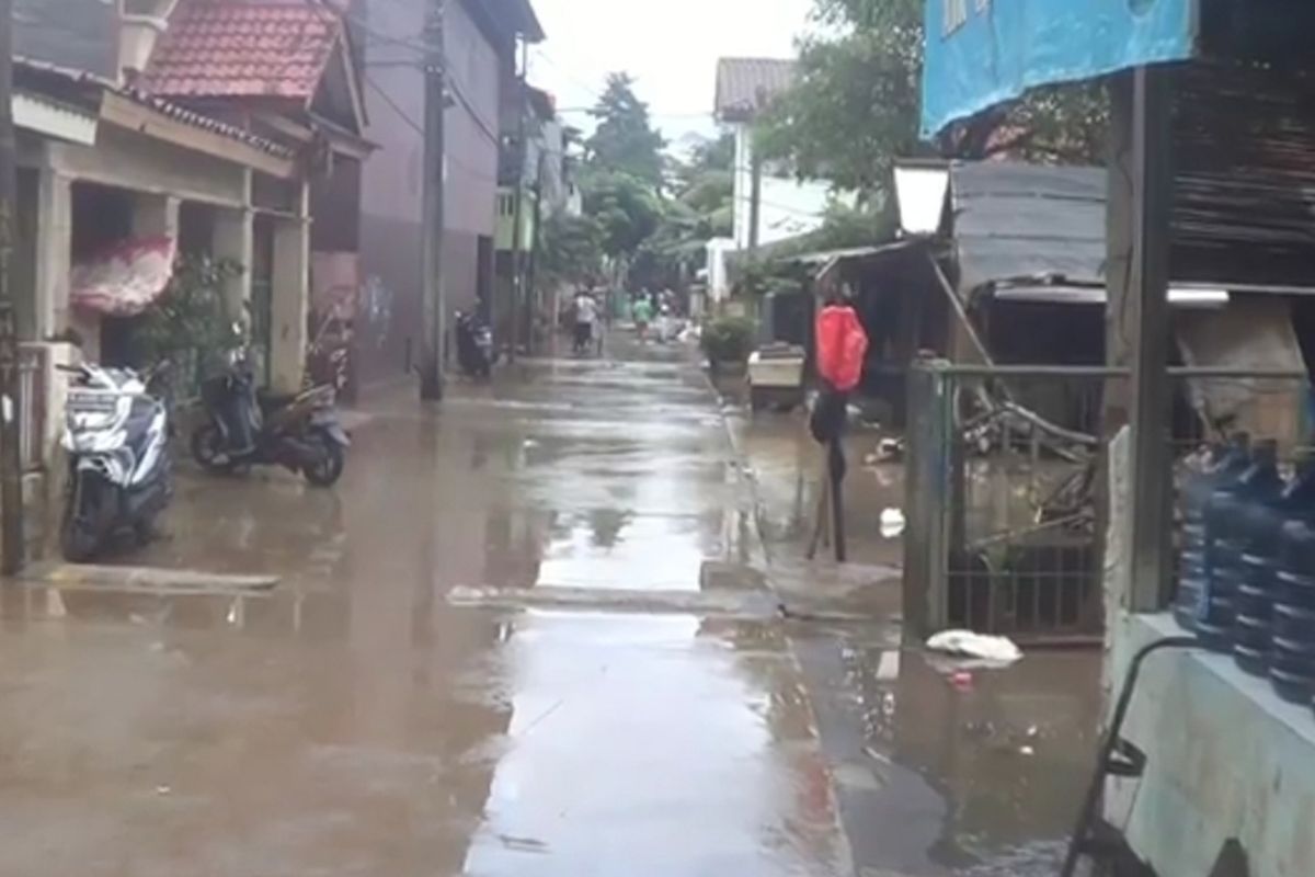 Banjir di RW 03 dan 04, Kelurahan Cipinang Melayu, Makasar, Jakarta Timur, surut, Senin (2/3/2020).