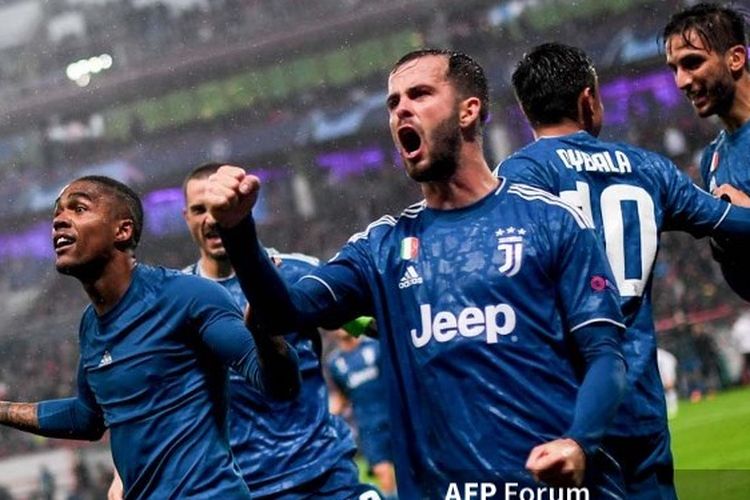 Para pemain Juventus merayakan kemenangan 2-1 atas Lokomotiv Moscow pada matchday 4 Liga Champions yang digelar di Moscow, Rusia, 7 November 2019.