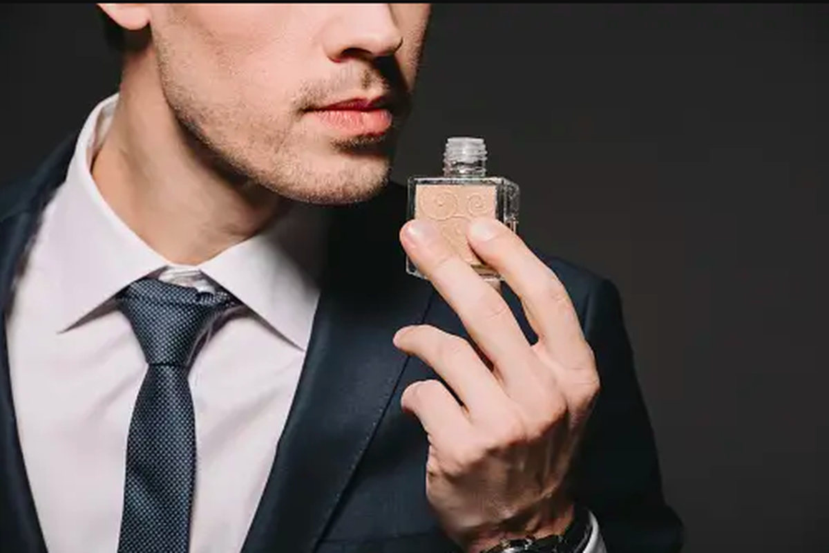Ilustrasi memilih parfum yang tepat untuk pria