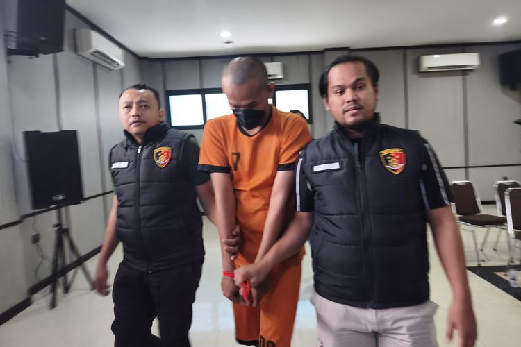 Polisi Ungkap Pria yang Bacok Suporter Bola di Bogor Sedang Makan dengan Istri, Selalu Bawa Celurit