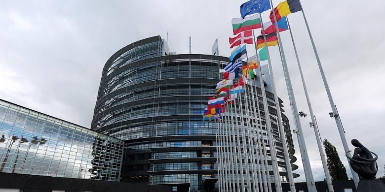 Gedung Parlemen Uni Eropa di Strasbourg, Perancis.
