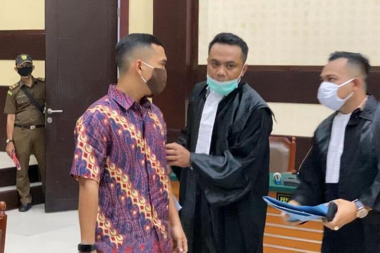 Putra Siregar saat menghadiri sidang perdana di Pengadilan Negeri Jakarta Timur, Senin (10/8/2020)