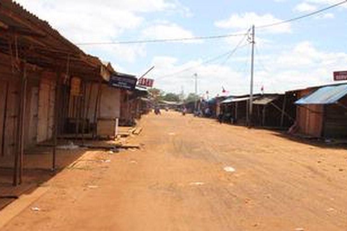 Pasar Merauke di Kabupaten Merauke, Provinsi Papua, pada Hari Raya Idul Fitri, Minggu (19/8) tampak lengang. Sebagian besar kios tutup.