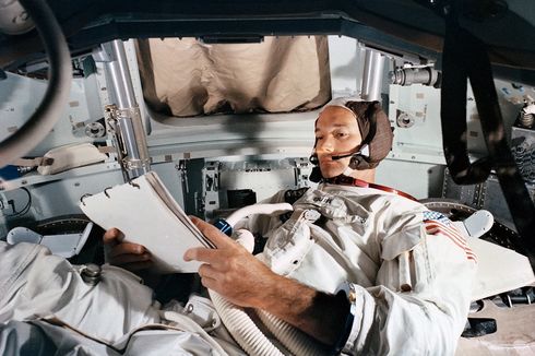 Alasan Astronot Ketiga Apollo 11 Tidak Ikut Turun ke Bulan