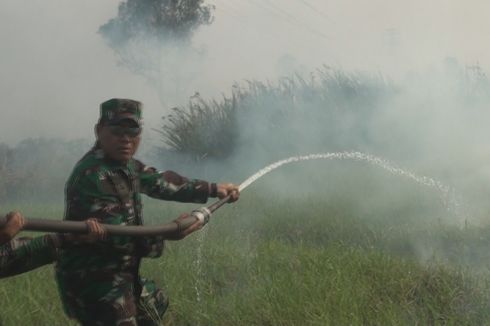 Pangdam Sriwijaya Ikut Padamkan Kebakaran Lahan di Ogan Ilir 