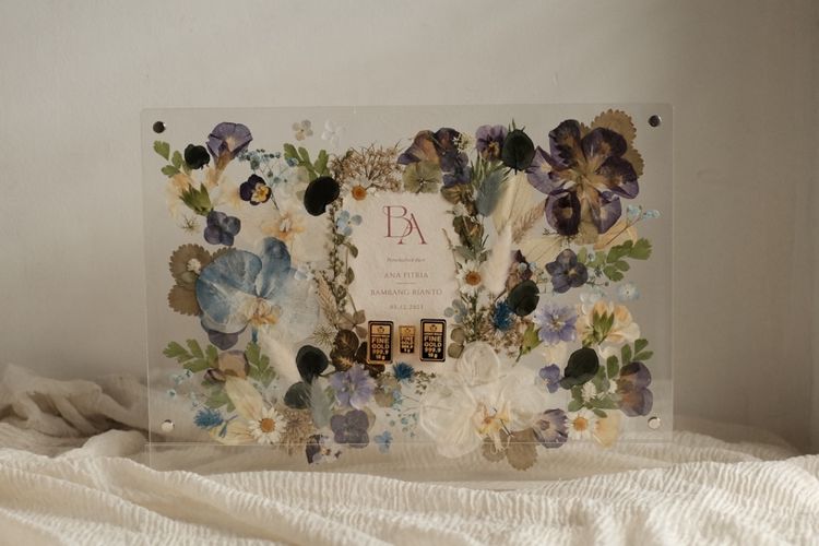 Frame bunga kering karya Stellar Coronae