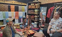 Mulai dari Songket yang Mendunia hingga Batik Lasem, UMKM Binaan Pertamina Mejeng di Inacraft 2024 