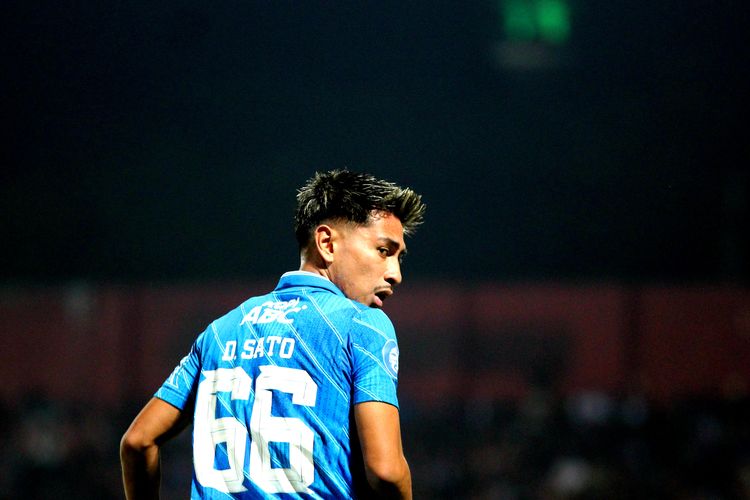 Pemain Persib Bandung Daisuke Sato saat pertandingan pekan ke-5 Liga 1 2023-2024 melawan Persik Kediri yang berakhir dengan skor 1-2 di Stadion Brawijaya Kediri, Jumat (28/7/2023) malam.