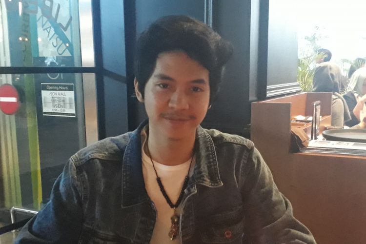 Tristan Juliano banyak bercerita soal musik, keluarga, dan bisnis ketika ditemui di di Liberica AEON Mall BSD City, Tangerang, Minggu (26/3/2017).