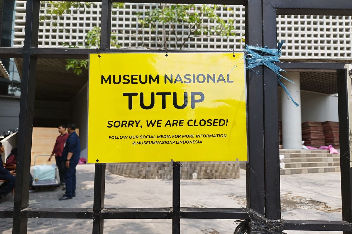 Museum Nasional Indonesia, Jakarta Pusat, tutup sementara usai kebakaran pada Sabtu (16/9/2023). (KOMPAS.com/XENA OLIVIA)