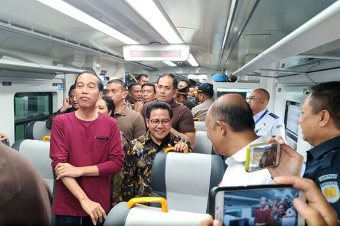 Pakai Kaus dan Sepatu Kets, Jokowi Resmikan Kereta Bandara