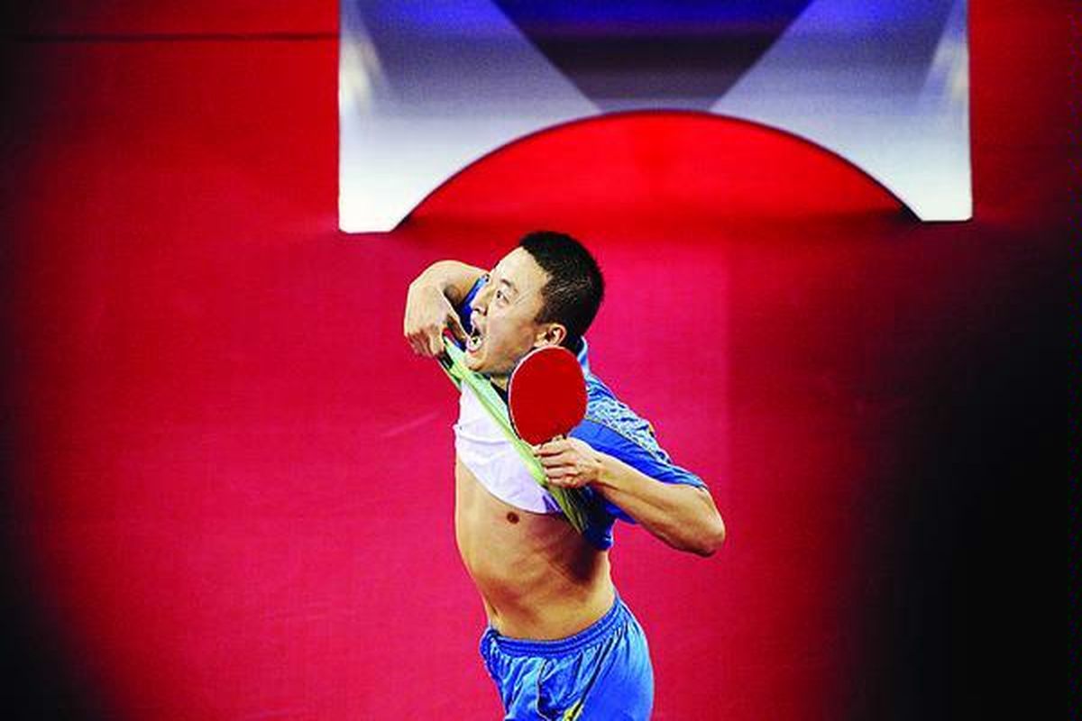 Petenis meja China, Ma Lin, meluapkan kegembiraan setelah mengalahkan rekan senegaranya, Wang Hao, pada pertandingan final tunggal putra di Beijing, China, Sabtu (23/8). 