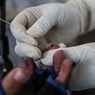 Alat Terbatas, Tak Semua Tunawisma di GOR Karet Tengsin Jalani Rapid Test
