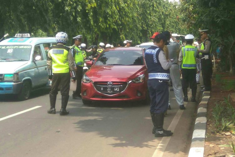 Razia mobil di Jalan TMP Kalibata, Jakarta Selatan, Selasa (3/10/2017).