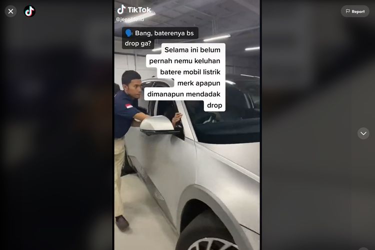 Video viral memperlihatkan mobil listrik Hyundai Ioniq 5 yang diduga mogok karena baterai drop. 