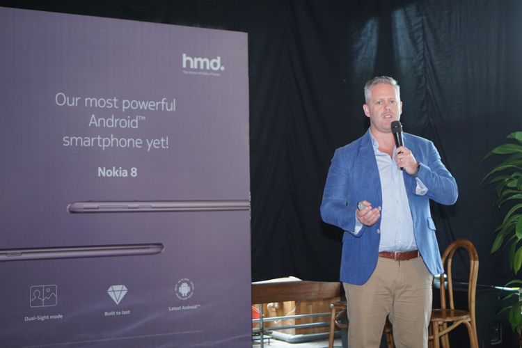 Country Manager Indonesia and ANZ HMD Global, Mark Trundle, ketika berbicara dalam acara peluncuran Nokia 8 di Jakarta, Selasa (13/2/2018).
