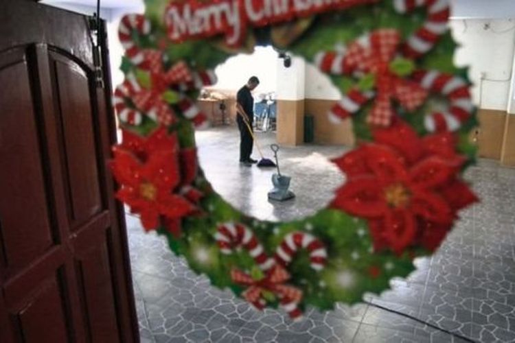 Pada Desember 2019, muncul larangan ibadah natal di dua kabupaten di Sumbar. 