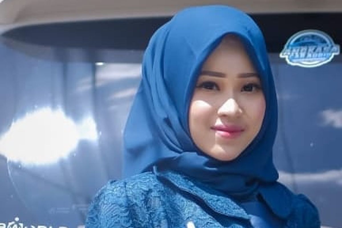 Foto Quthrin Nada Rahmatina usai ikuti prosesi penyematan sarjana sebulan sebelum dikabarkan hilang, Senin (30/6/2025).