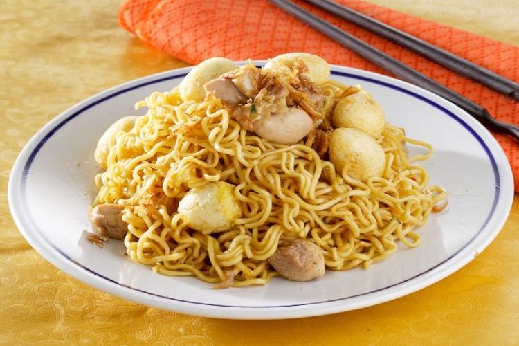 Ilustrasi mi goreng telur puyuh yang bisa jadi menu bekal ke kantor.