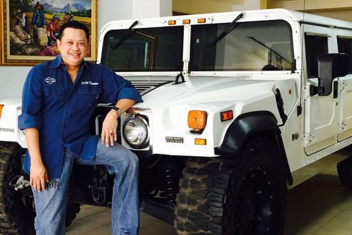 Bambang Soesatyo dengan koleksi Hummer H1