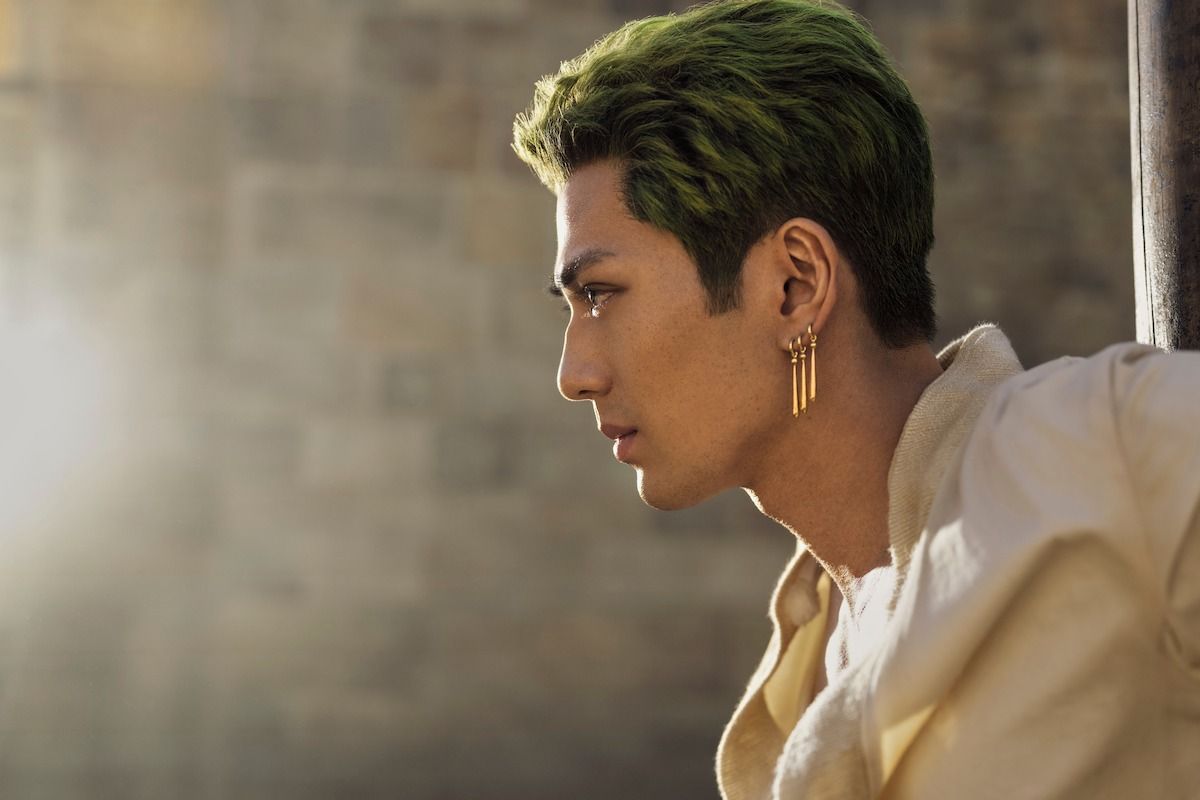 Mackenyu Maeda sebagai Roronoa Zoro dalam serial live action One Piece, diambil langsung melalui laman resmi Netflix. 

