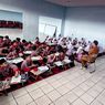 Puluhan Siswa SD Negeri di Bandung Barat Belajar Tanpa Meja dan Bangku