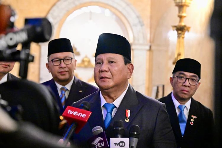 Presiden RI Prabowo Subianto di Kantor PM Inggris yang berlokasi di London, Selasa (20/1/2026). PT Toba Pulp Lestari menanggapi keputusan Presiden Prabowo yang mencabut izin 28 perusahaan terkait pemanfaatan hutan dan banjir Sumatera.