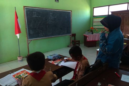 Siswa SD Rusak Papan Tulis, Kepala Sekolah Mengaku Perbaiki Sendiri