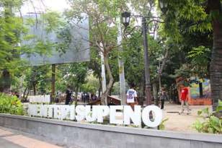 Taman Menteri Supeno, Semarang, dikenal dengan taman KB merupakan tempat ngabuburit favorit warga semarang, selain karena tersedianya beragam kuliner untuk berbuka, juga berbagai kegiatan menarik.