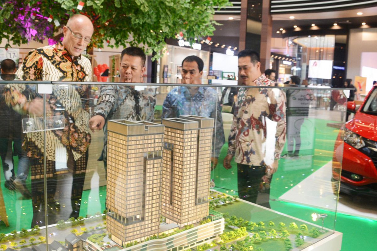 Direktur Utama PT Mitra Sindo Sukses, Sami Miettinen, GM Sales & Marketing Jakarta Garden City, Hyronimus Yohanes, GM Technical & Operation Jakarta Garden City, Togu Pangihutan, dan Direktur Jakarta Garden City, Herman Goh pada JGC Property Expo 2018, Minggu (5/8/2018).
